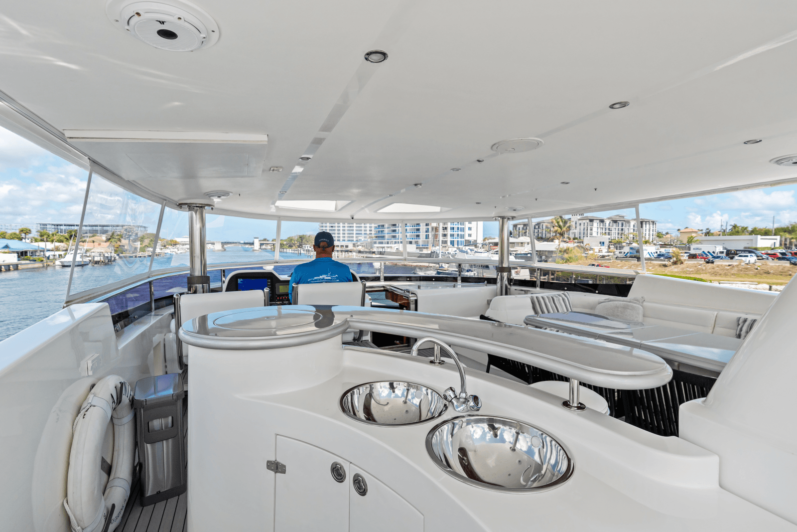2005 Johnson 87' Motor Yacht - Photo 25