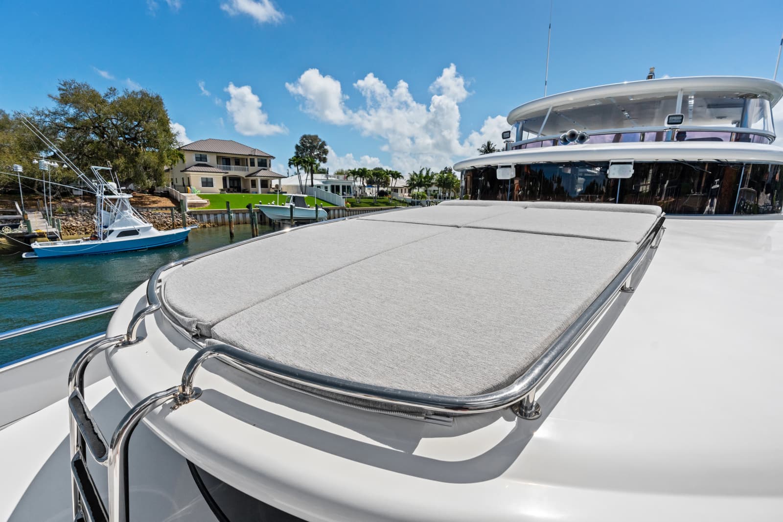 2005 Johnson 87' Motor Yacht - Photo 39