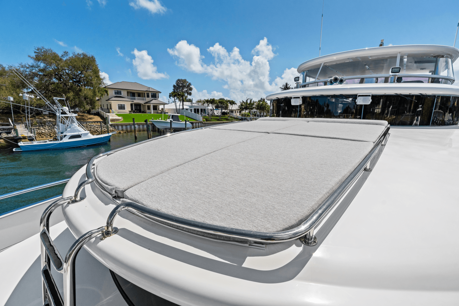 2005 Johnson 87' Motor Yacht - Photo 39