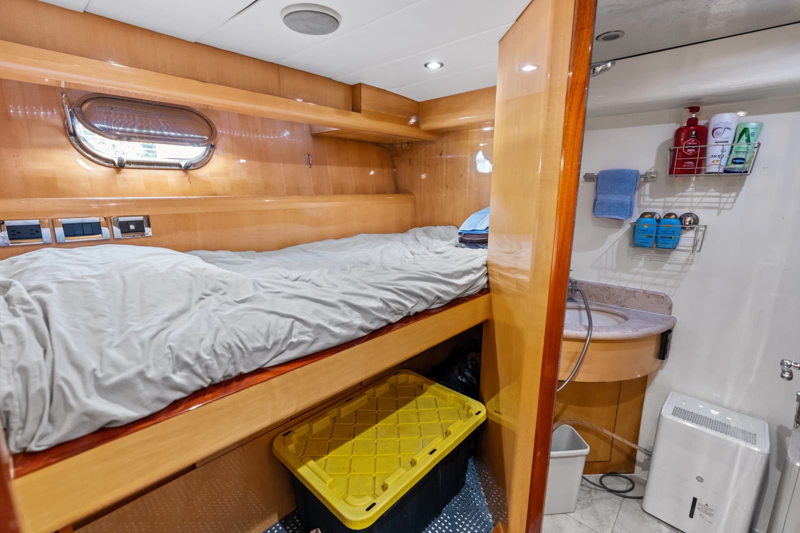 2005 Johnson 87' Motor Yacht - Photo 75