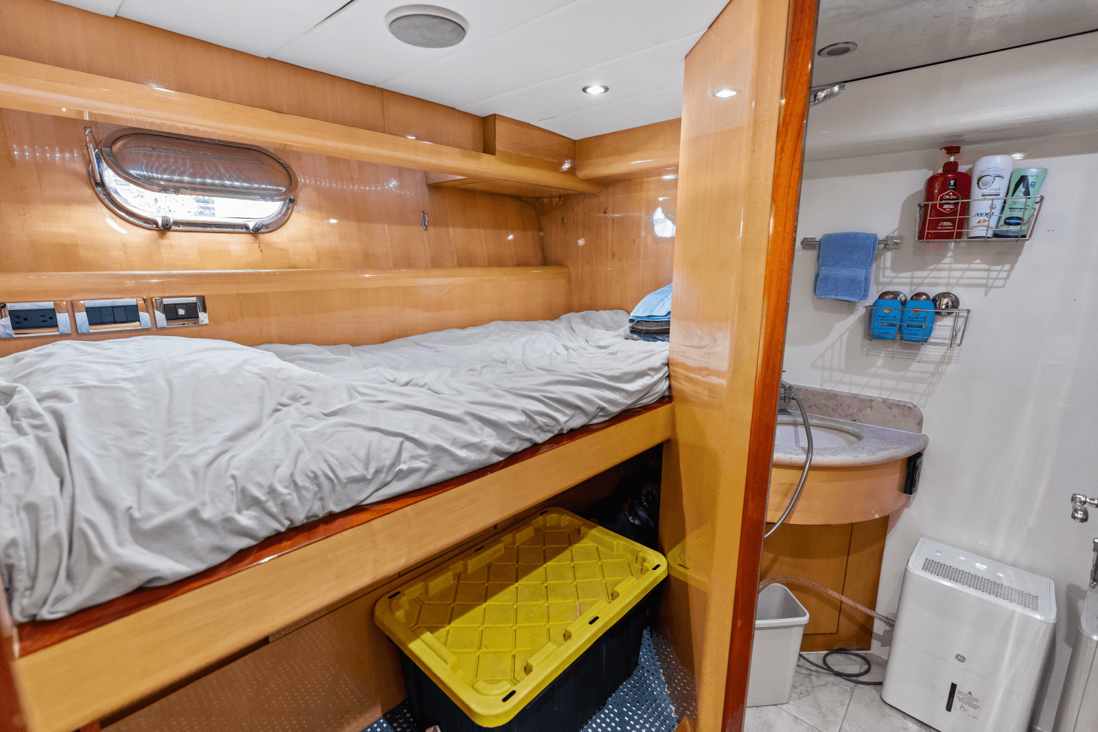 2005 Johnson 87' Motor Yacht - Photo 75