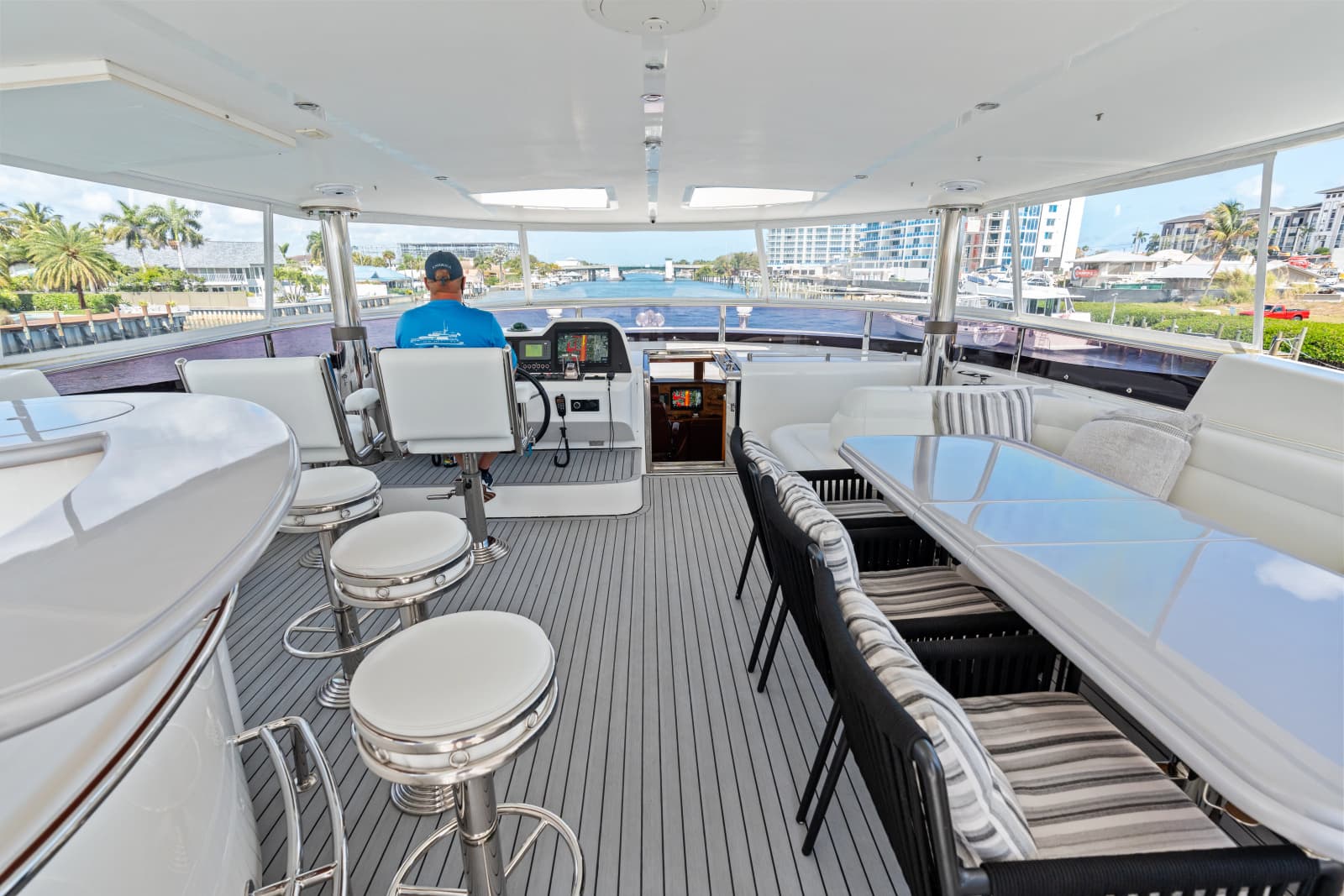 2005 Johnson 87' Motor Yacht - Photo 26