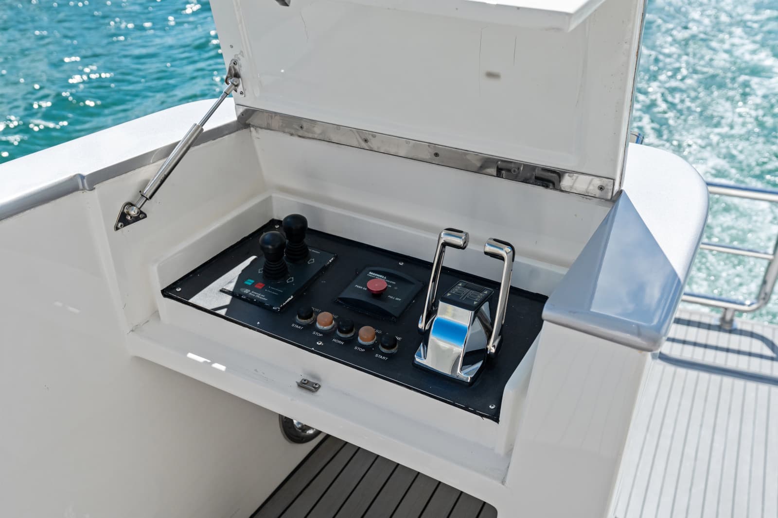 2005 Johnson 87' Motor Yacht - Photo 34