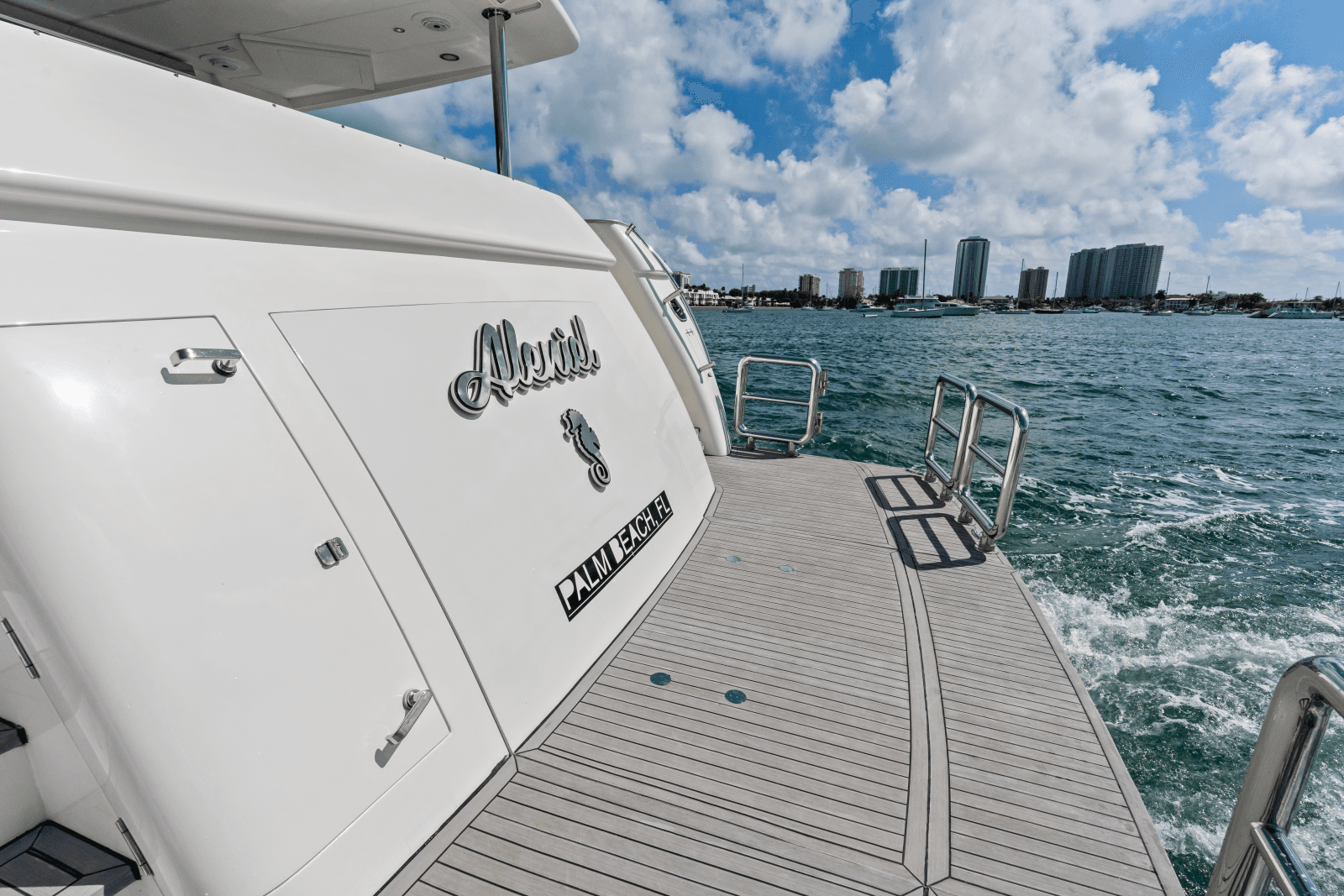 2005 Johnson 87' Motor Yacht - Photo 10