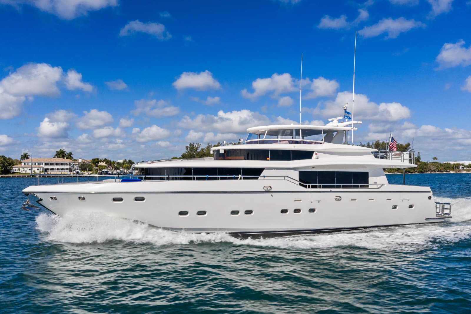 2005 Johnson 87' Motor Yacht - Photo 8
