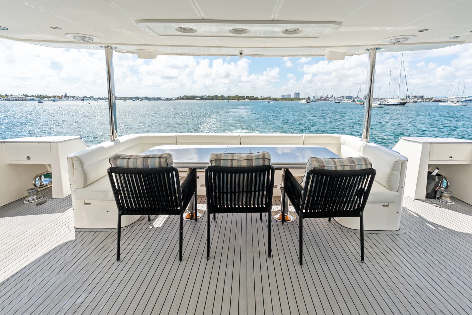 2005 Johnson 87' Motor Yacht - Photo 15