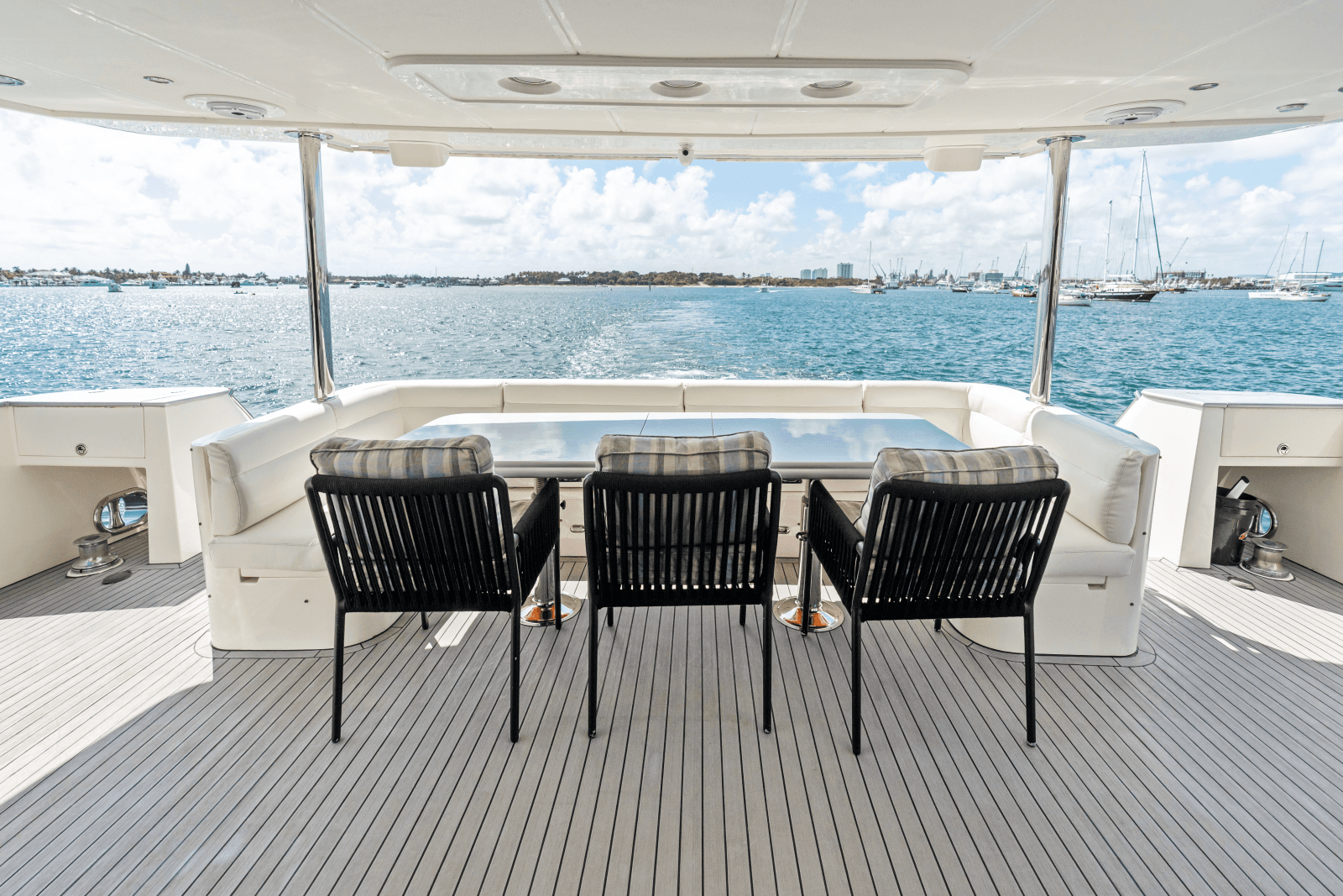2005 Johnson 87' Motor Yacht - Photo 15