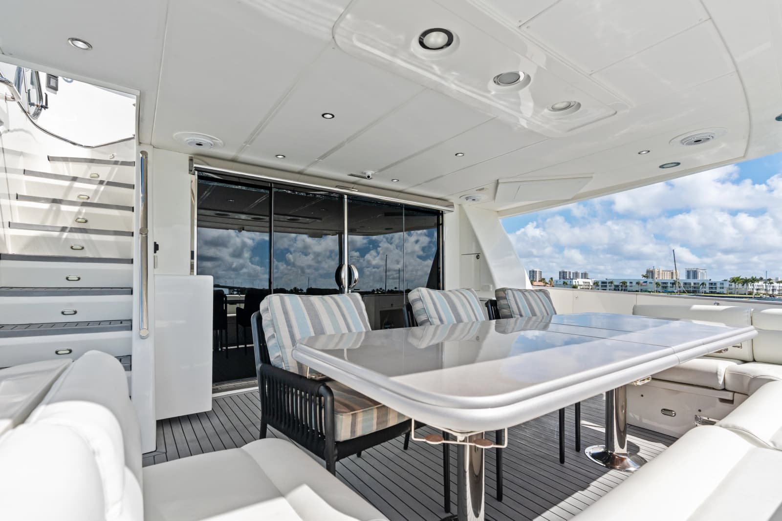 2005 Johnson 87' Motor Yacht - Photo 13