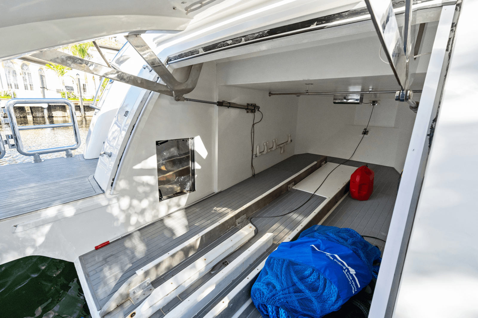 2005 Johnson 87' Motor Yacht - Photo 12