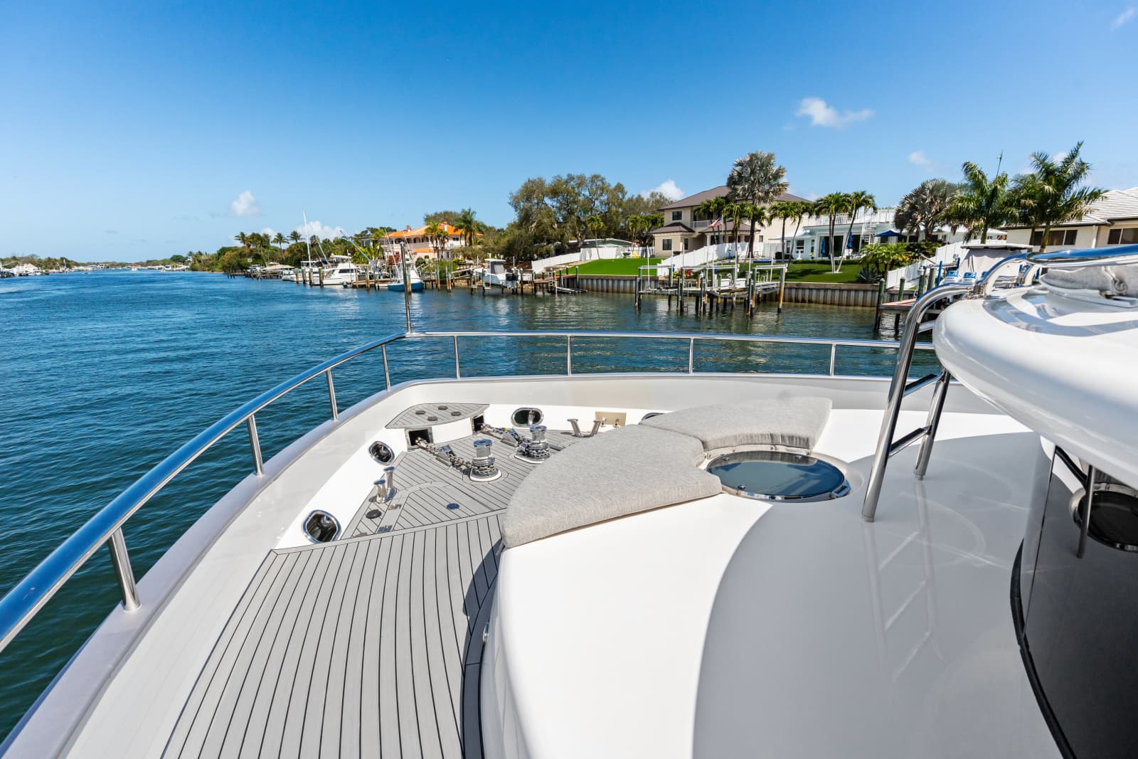 2005 Johnson 87' Motor Yacht - Photo 36