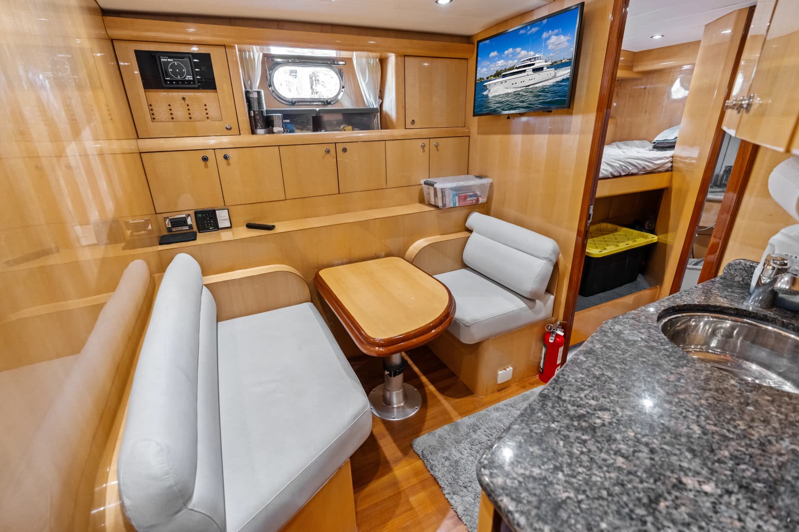 2005 Johnson 87' Motor Yacht - Photo 76