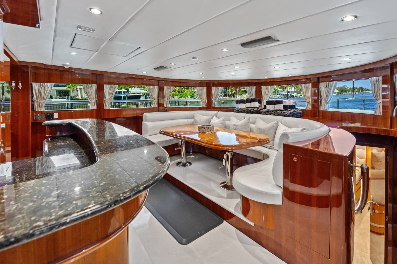 2005 Johnson 87' Motor Yacht - Photo 58