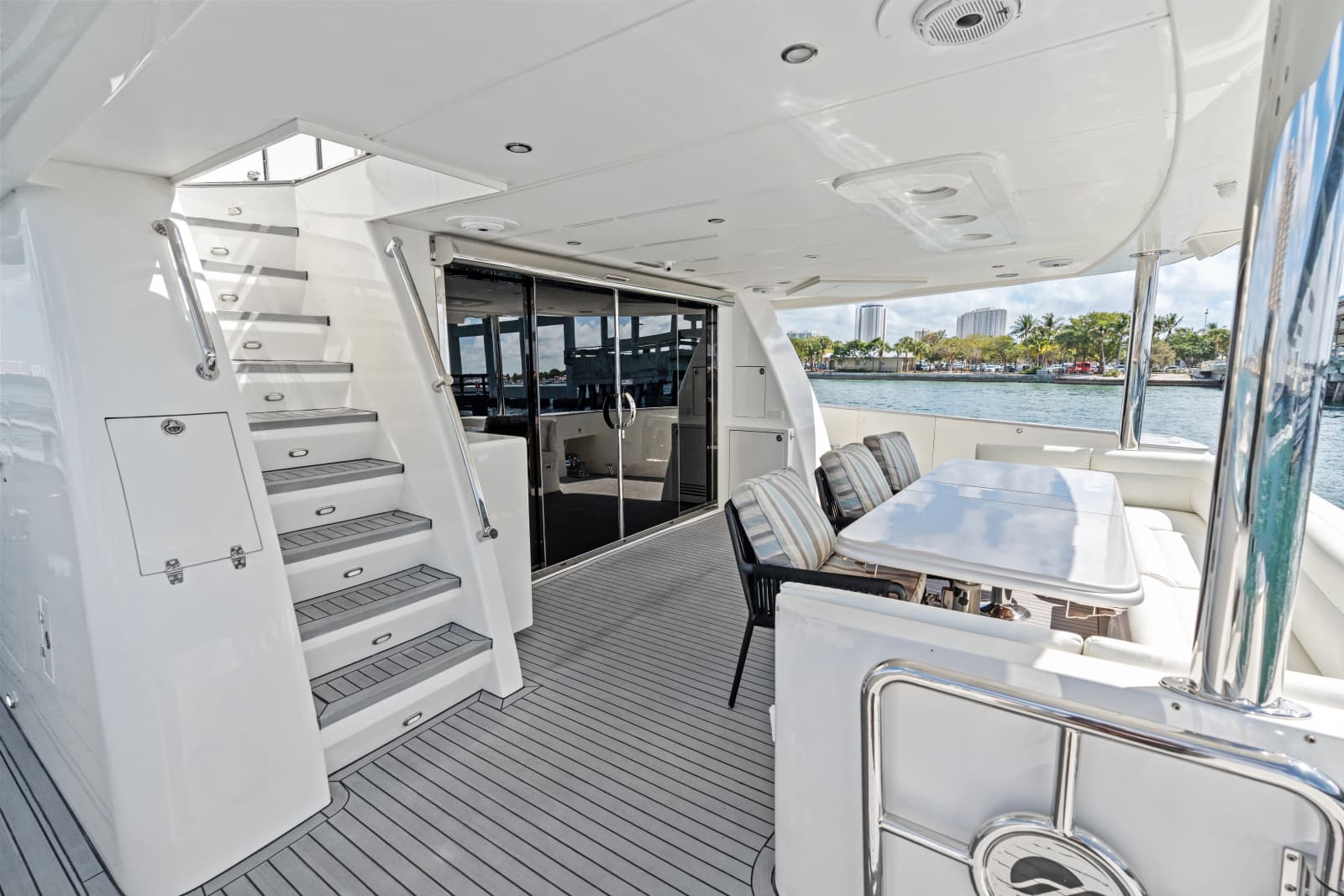 2005 Johnson 87' Motor Yacht - Photo 14
