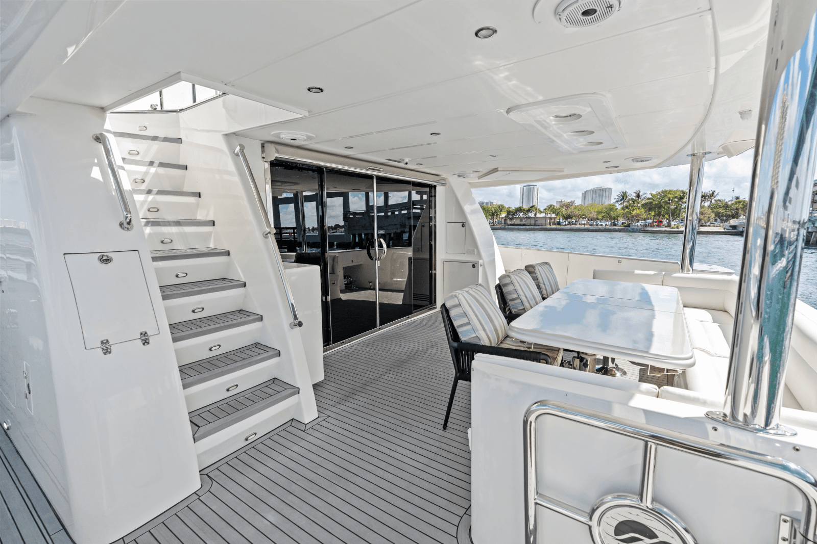 2005 Johnson 87' Motor Yacht - Photo 14