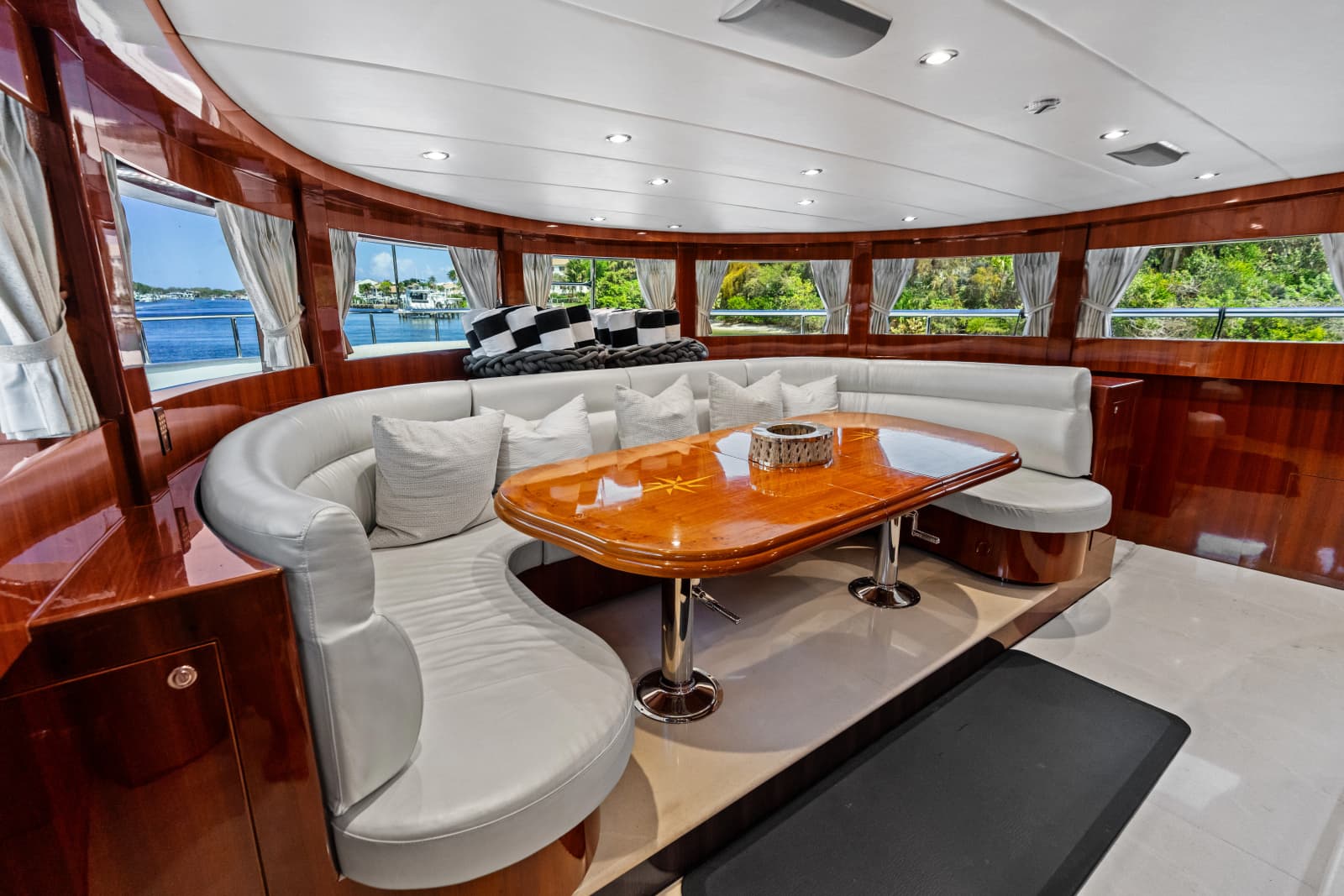 2005 Johnson 87' Motor Yacht - Photo 57