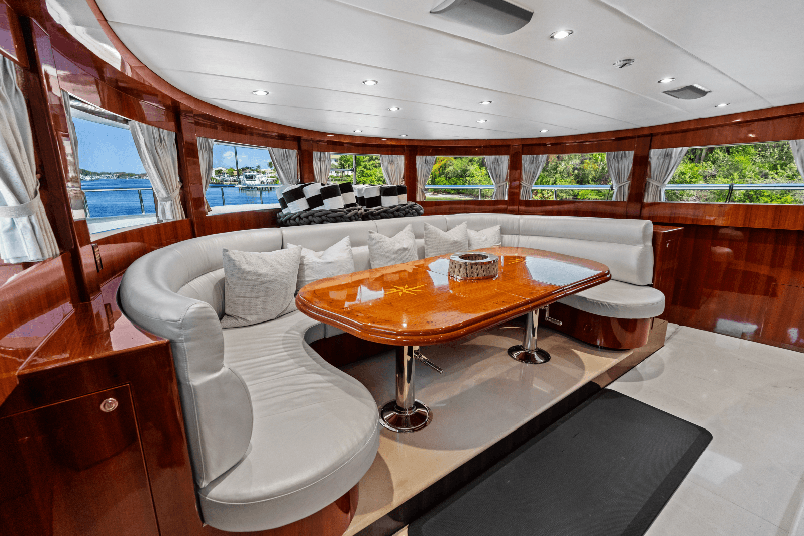 2005 Johnson 87' Motor Yacht - Photo 57
