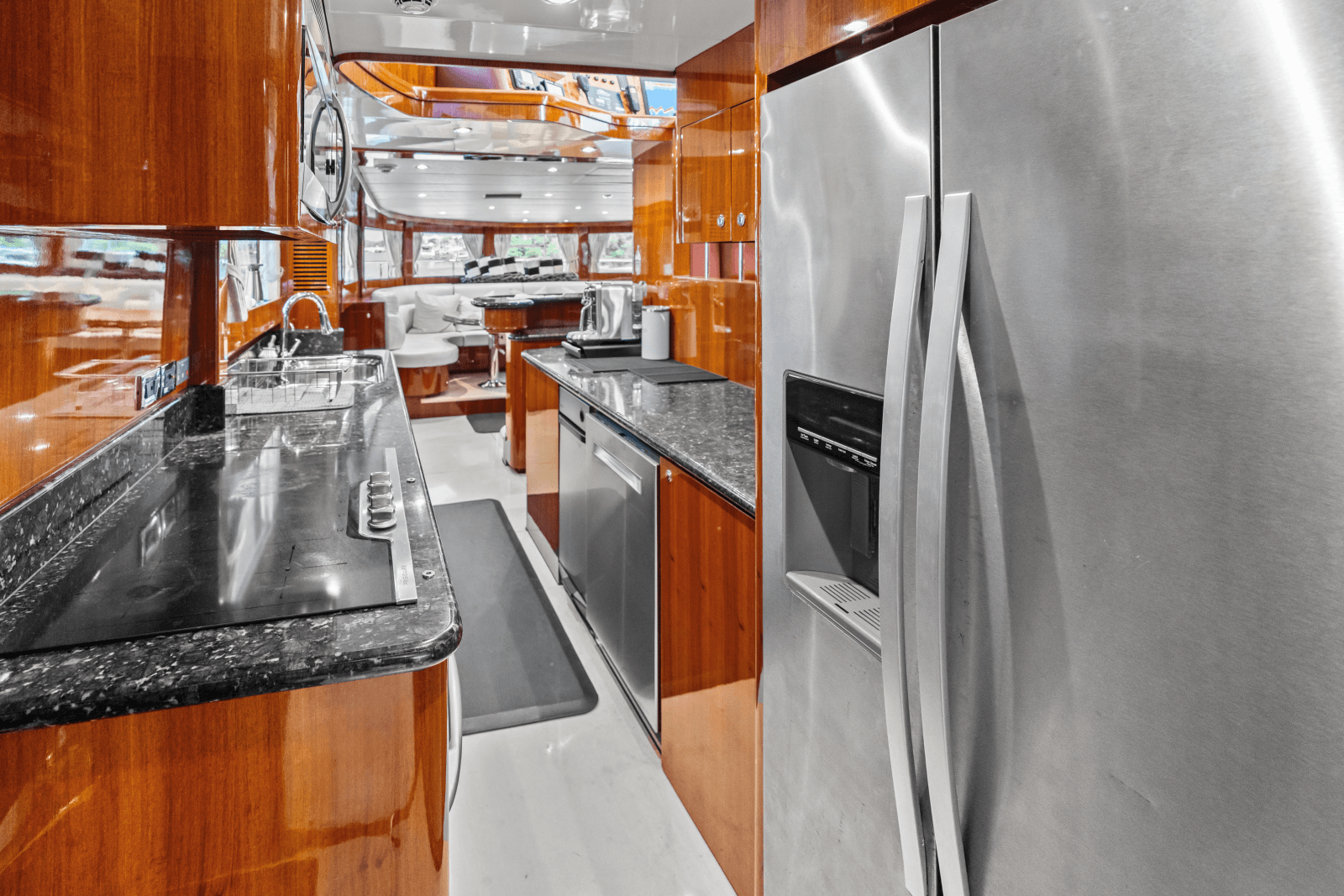 2005 Johnson 87' Motor Yacht - Photo 50