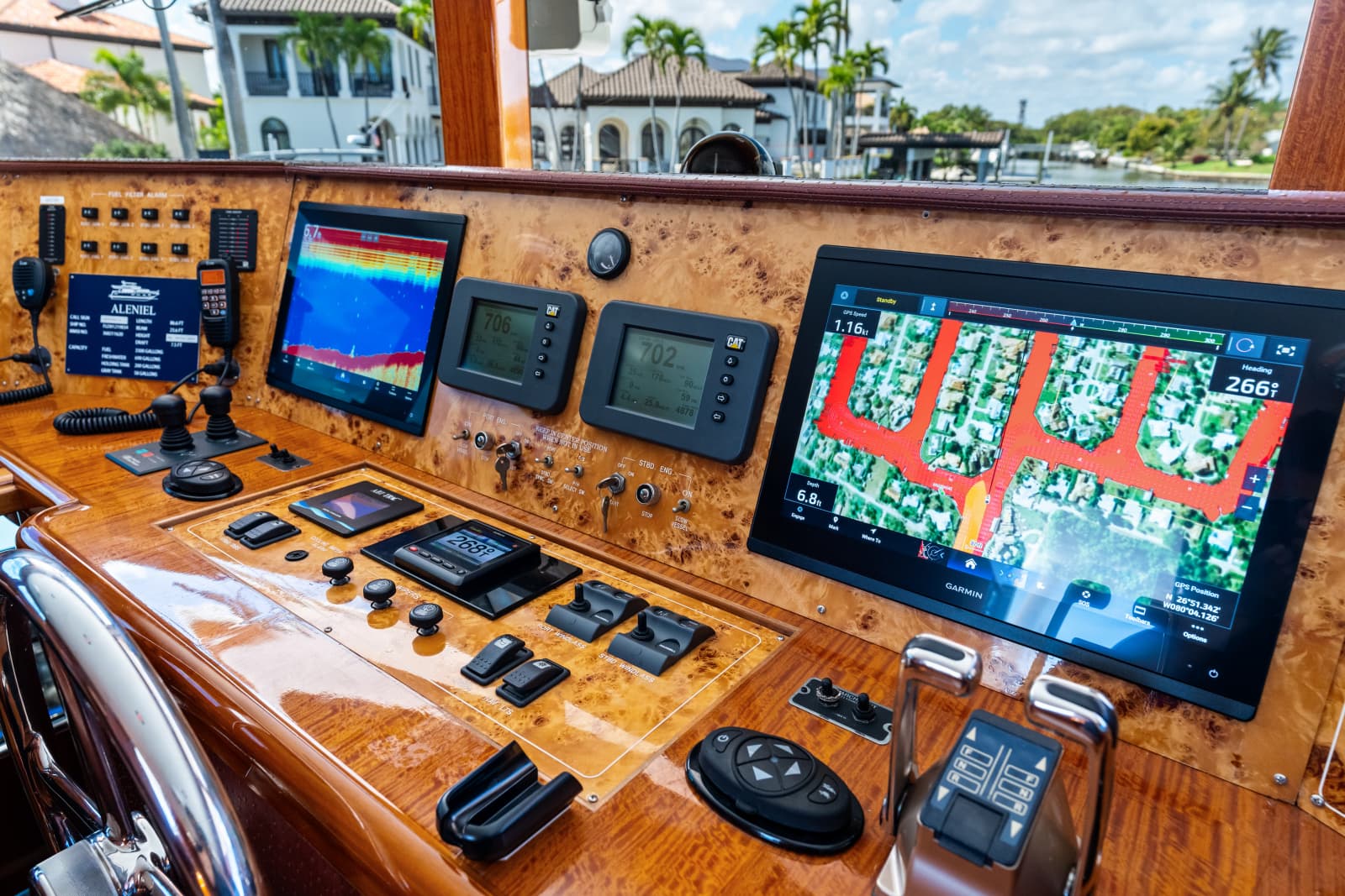 2005 Johnson 87' Motor Yacht - Photo 49