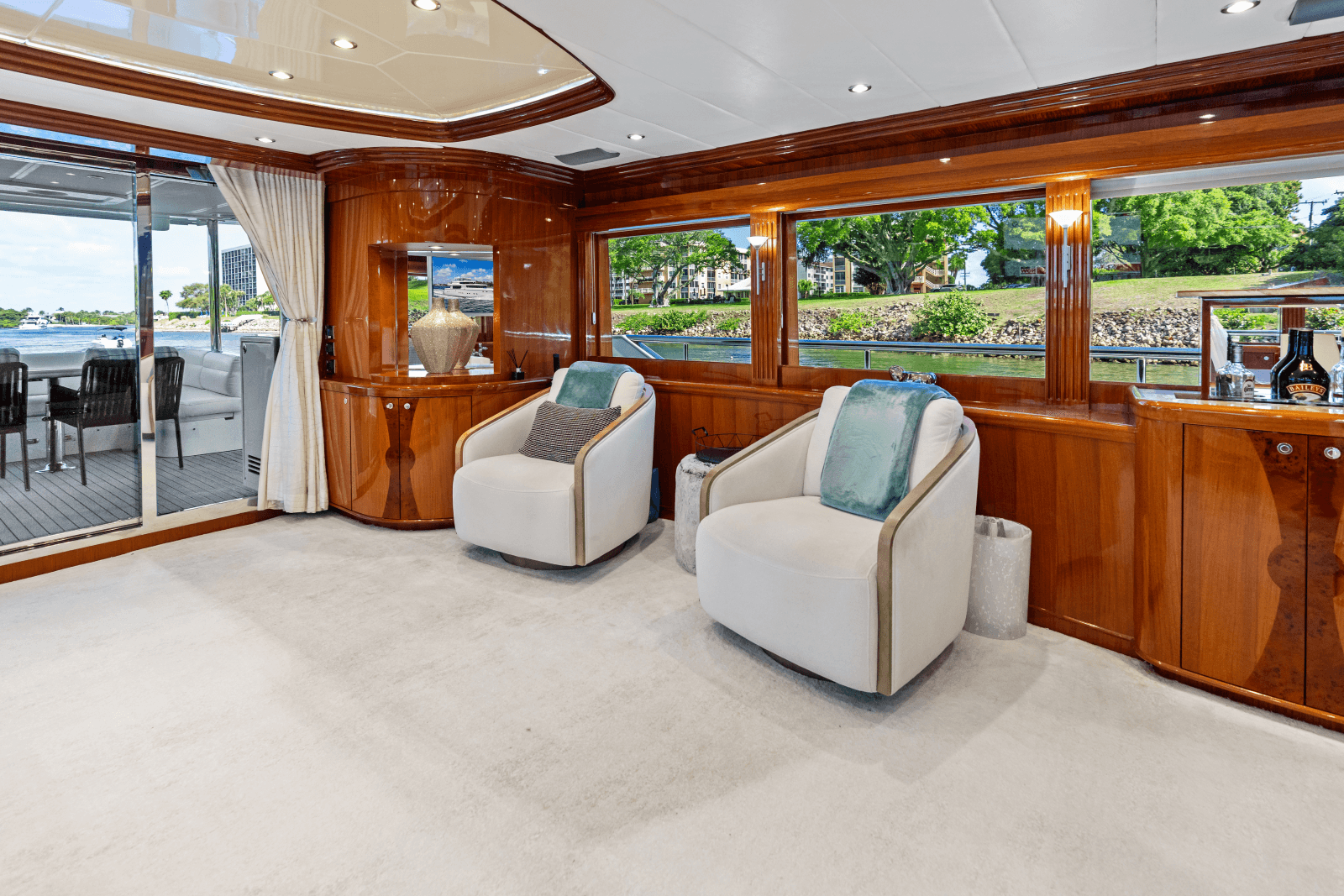 2005 Johnson 87' Motor Yacht - Photo 42