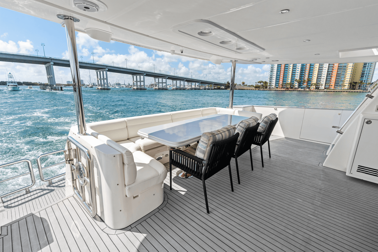 2005 Johnson 87' Motor Yacht - Photo 16