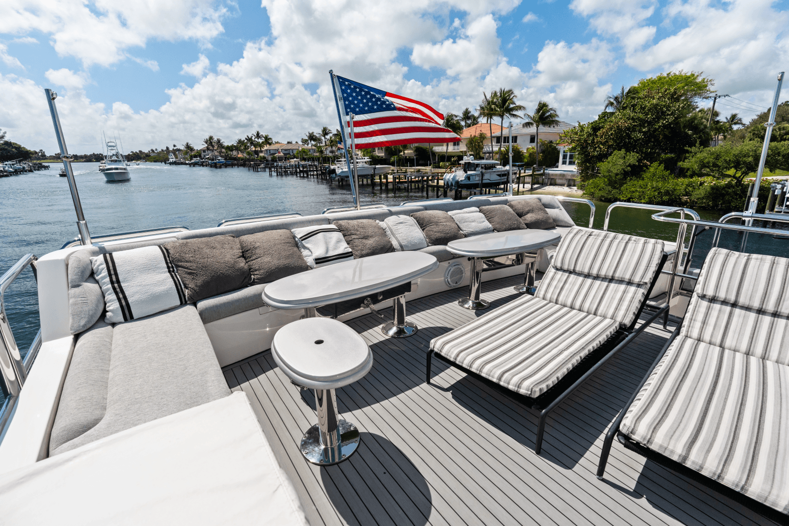 2005 Johnson 87' Motor Yacht - Photo 19