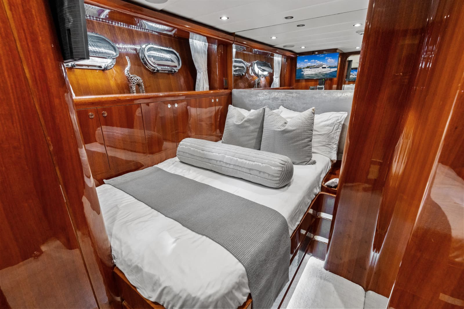2005 Johnson 87' Motor Yacht - Photo 72