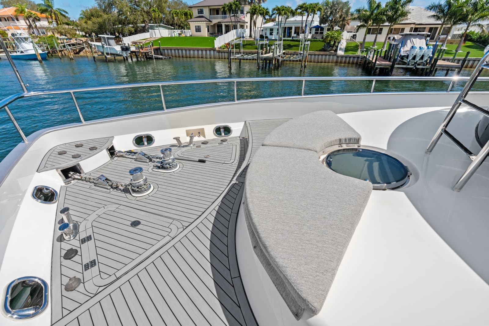 2005 Johnson 87' Motor Yacht - Photo 37