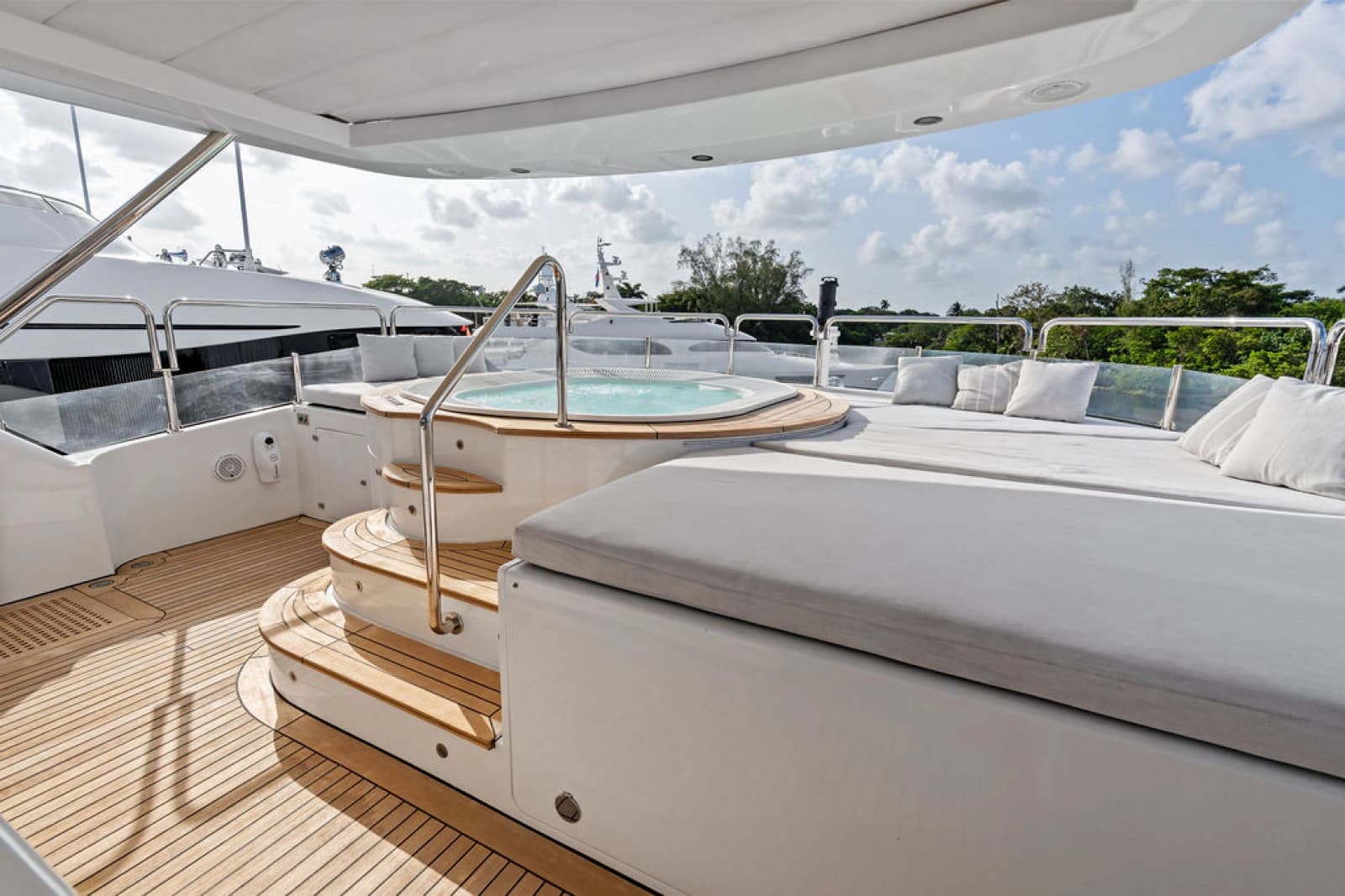 2011 Benetti Classic 121 - Photo 100