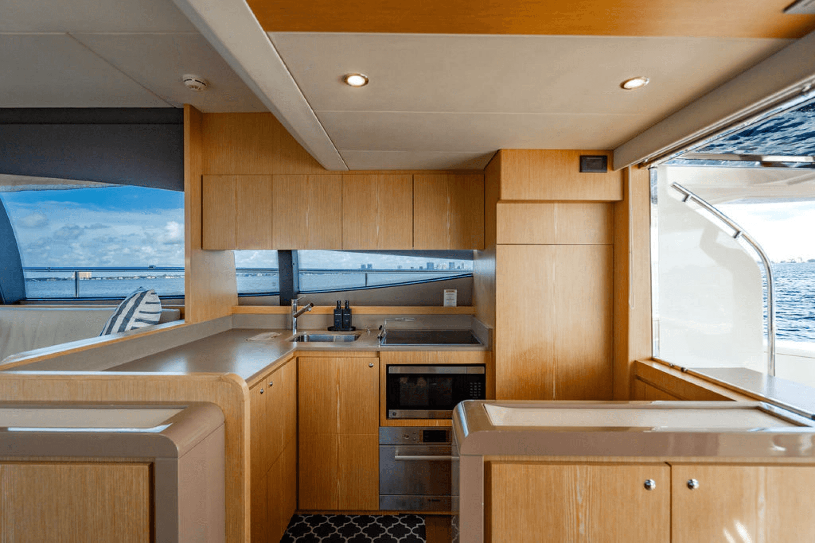 2012 Ferretti Yachts 62 FLY - Photo 11