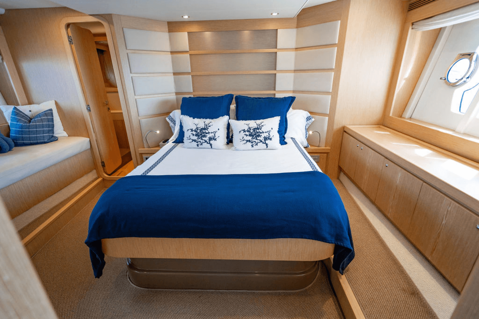 2012 Ferretti Yachts 62 FLY - Photo 40