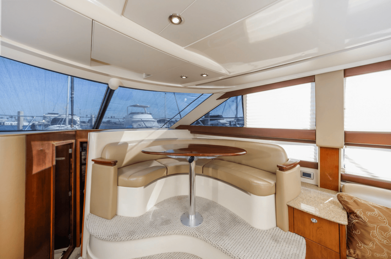 2008 Meridian 391 Sedan Bridge - Photo 33