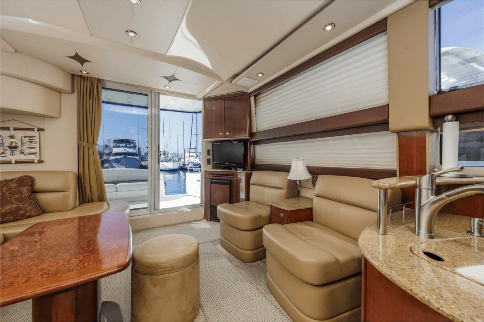 2008 Meridian 391 Sedan Bridge - Photo 44