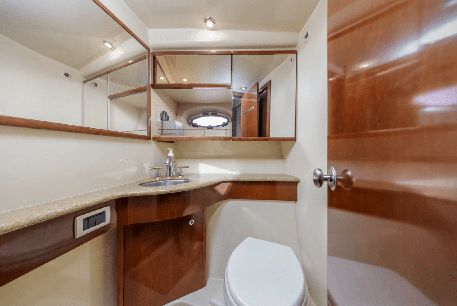 2008 Meridian 391 Sedan Bridge - Photo 43