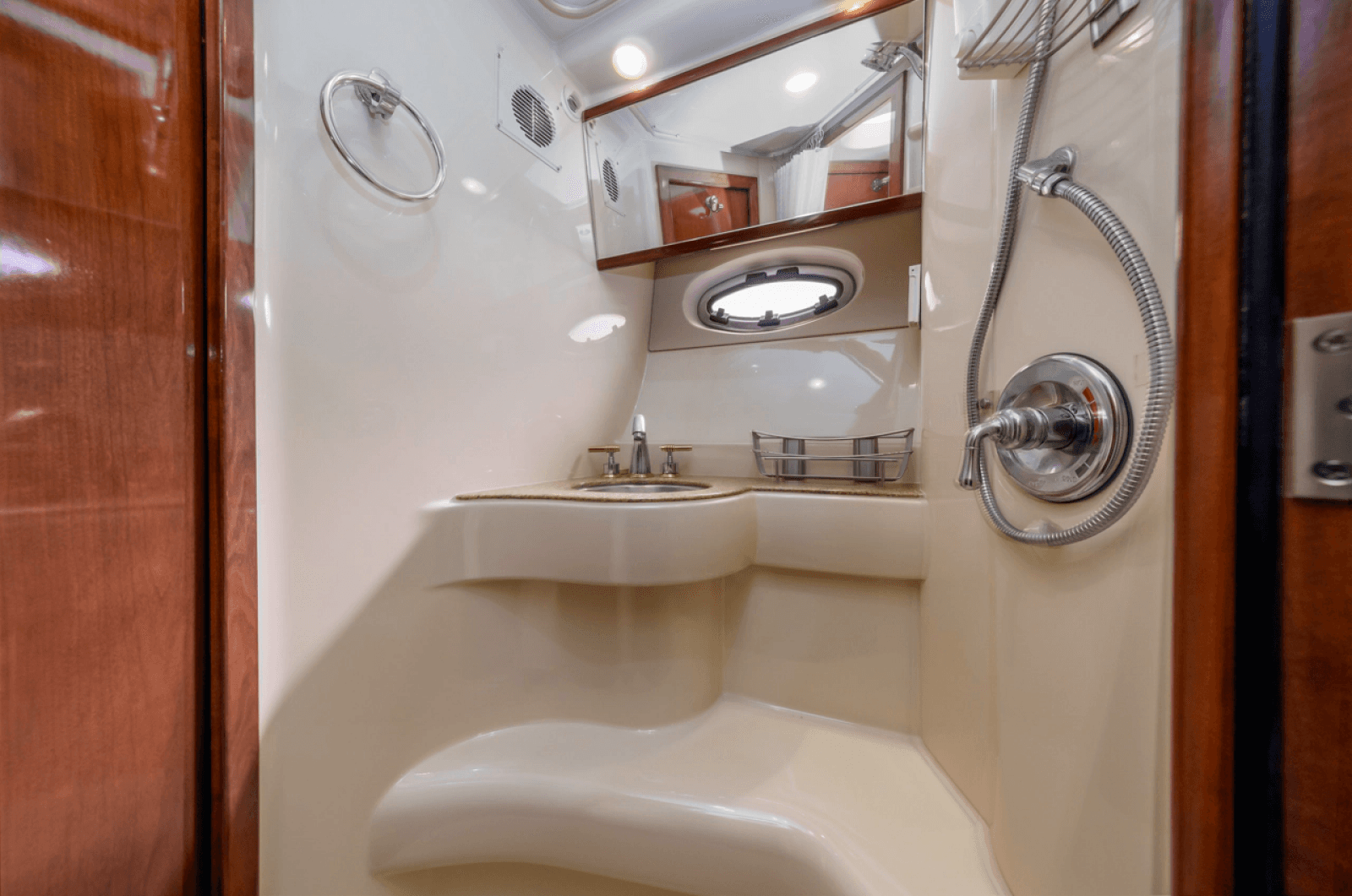 2008 Meridian 391 Sedan Bridge - Photo 39