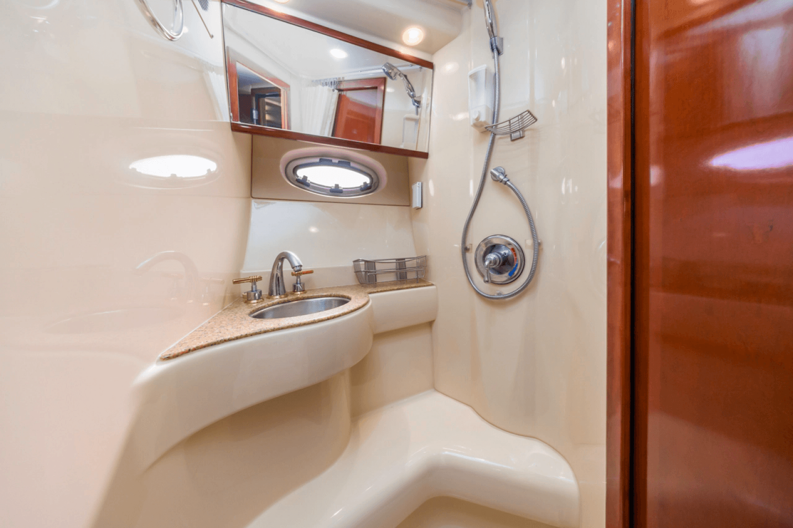 2008 Meridian 391 Sedan Bridge - Photo 40