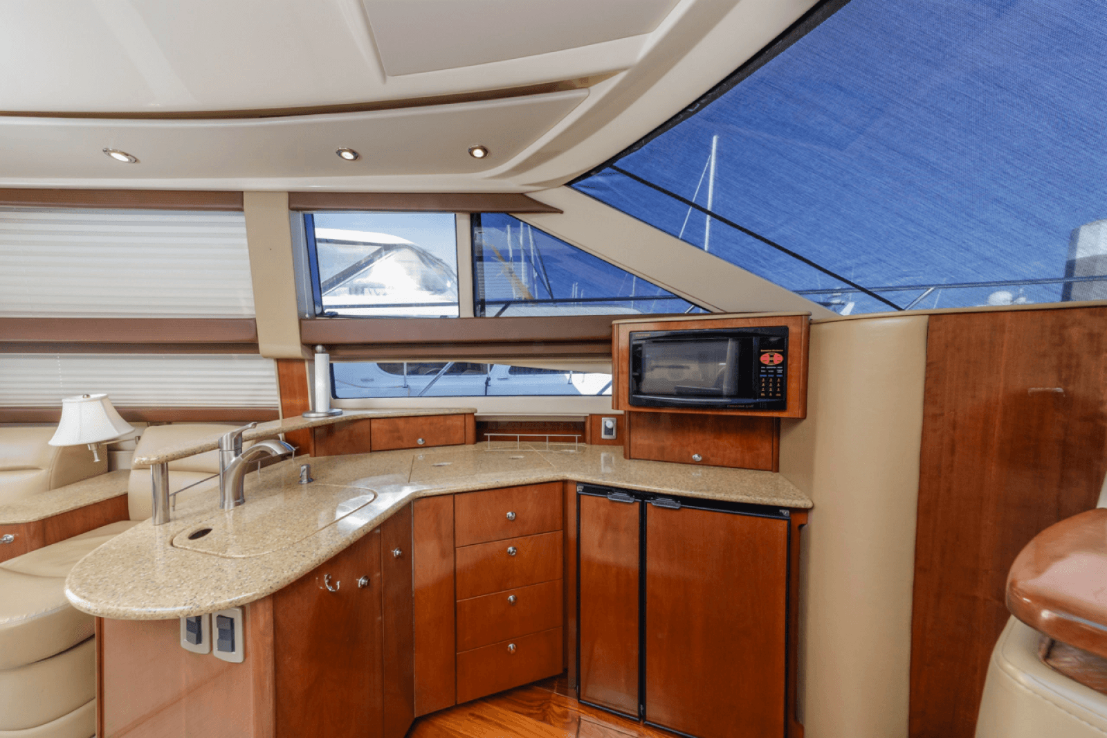 2008 Meridian 391 Sedan Bridge - Photo 35