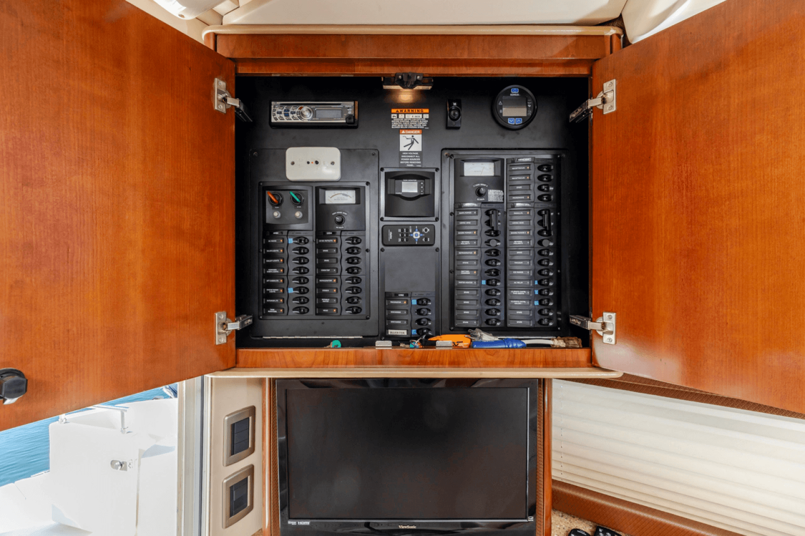2008 Meridian 391 Sedan Bridge - Photo 49