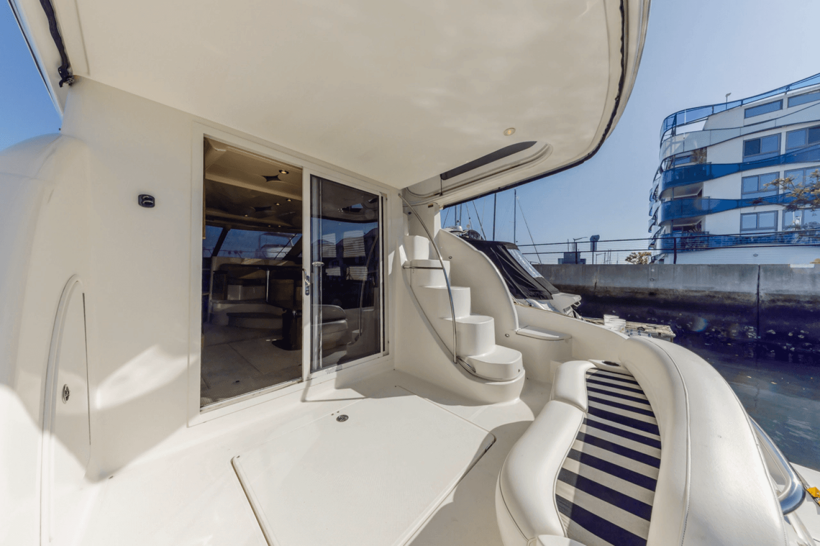 2008 Meridian 391 Sedan Bridge - Photo 16