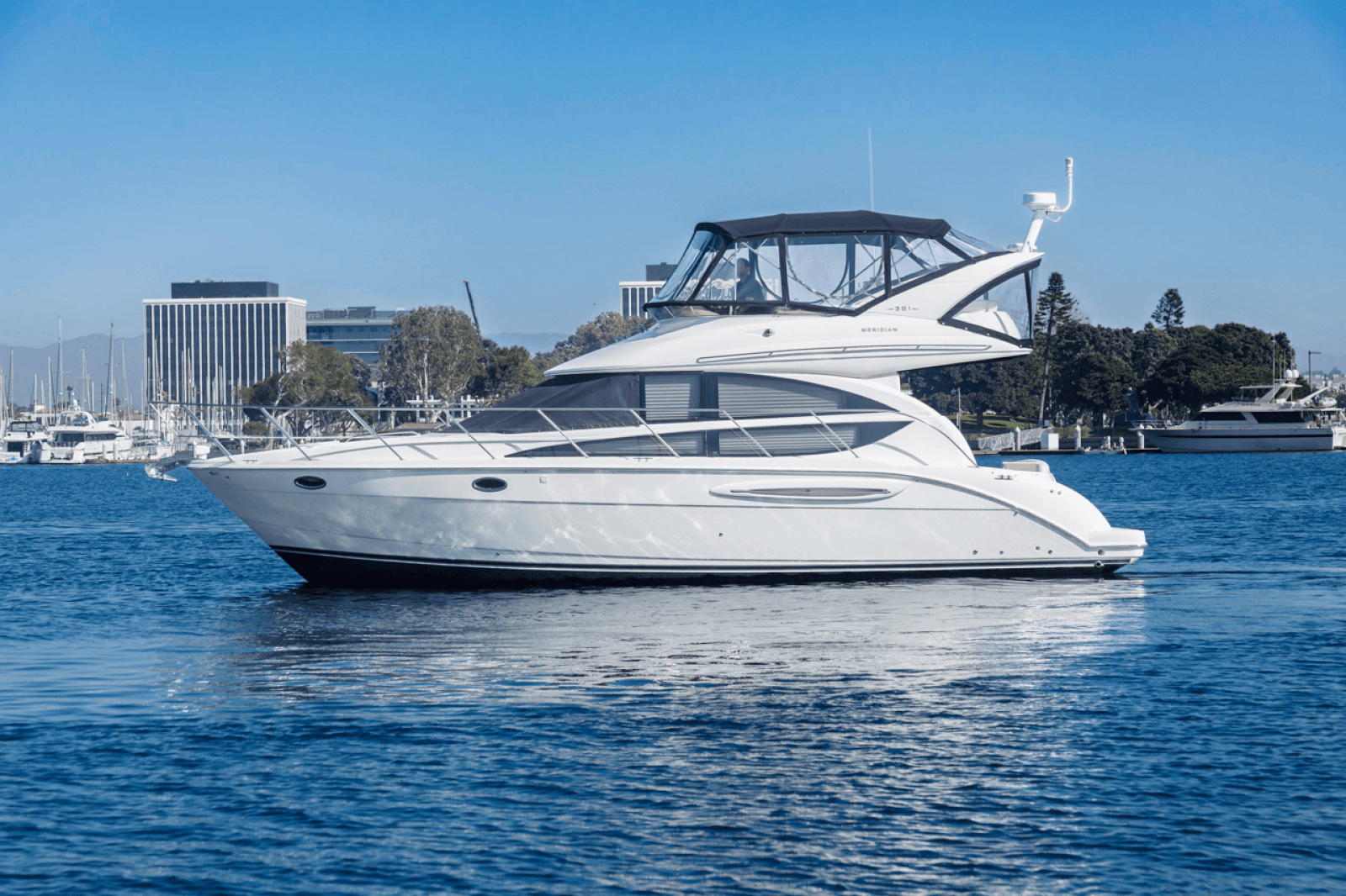 2008 Meridian 391 Sedan Bridge - Photo 5