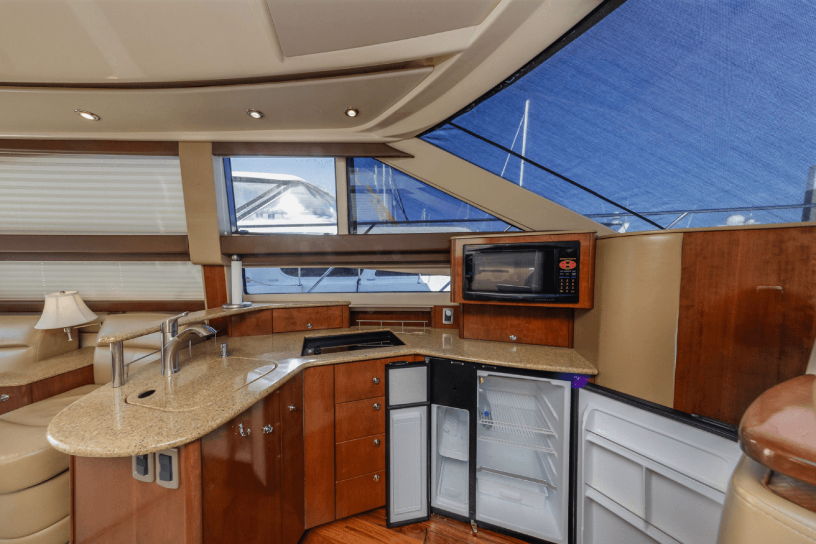 2008 Meridian 391 Sedan Bridge - Photo 36