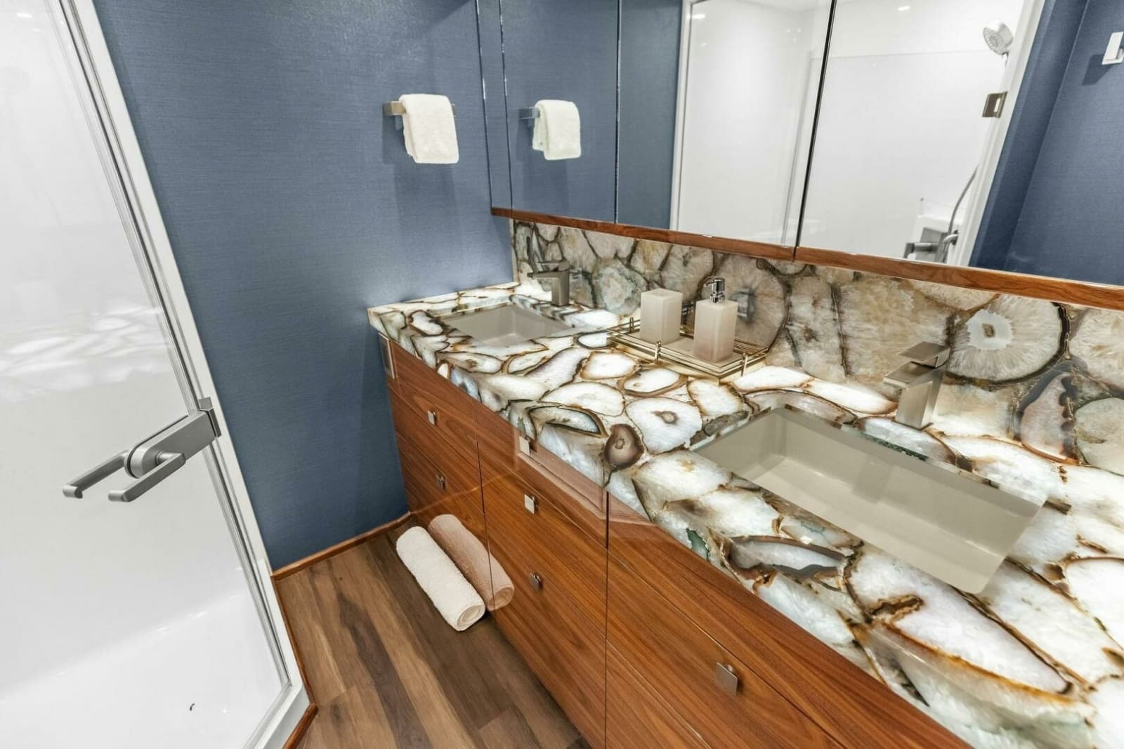 2026 Viking 82 Convertible - Photo 99