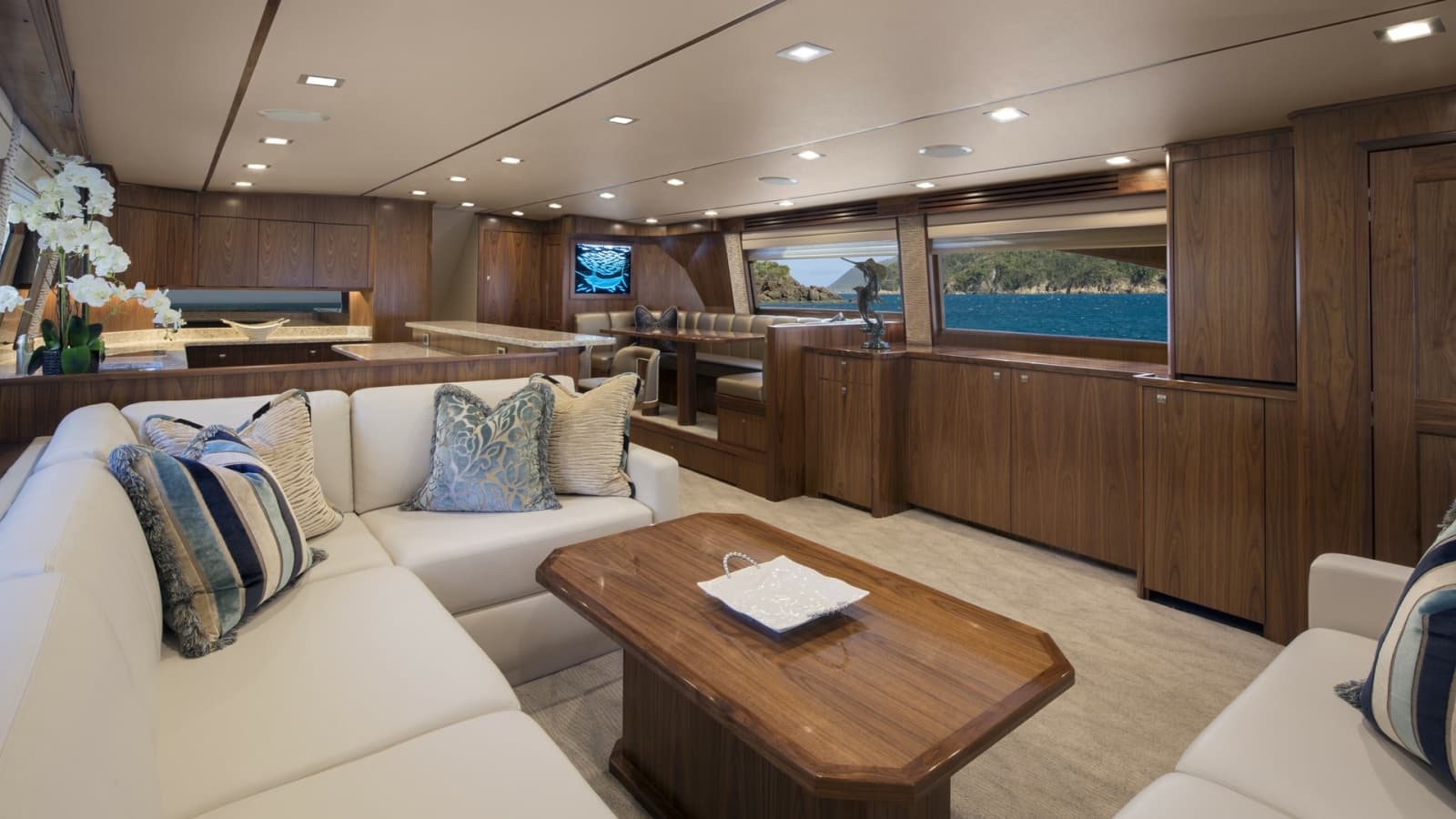 2016 Viking 80 Convertible - Photo 2