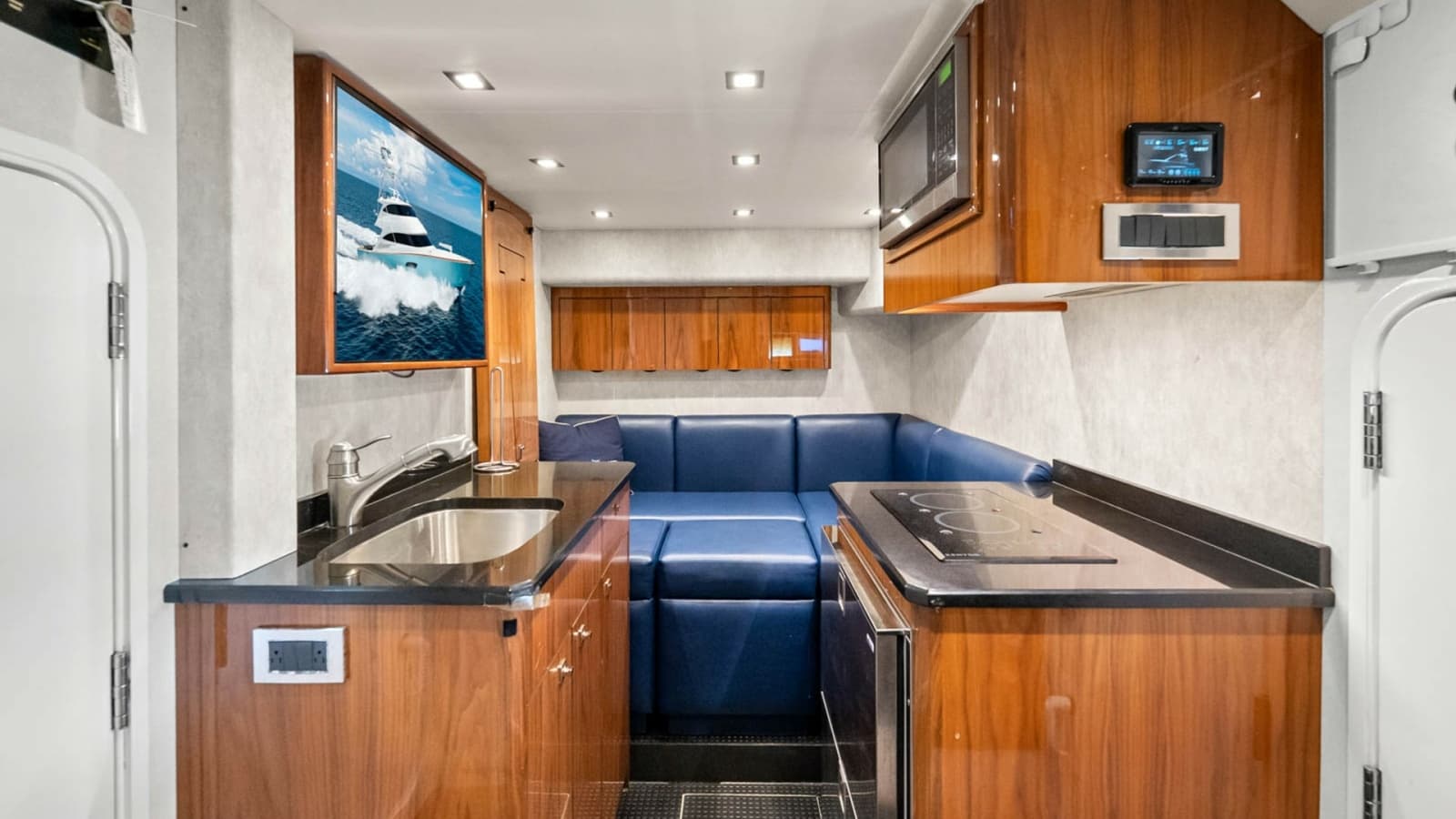 2017 Viking 92 Enclosed Bridge - Photo 57