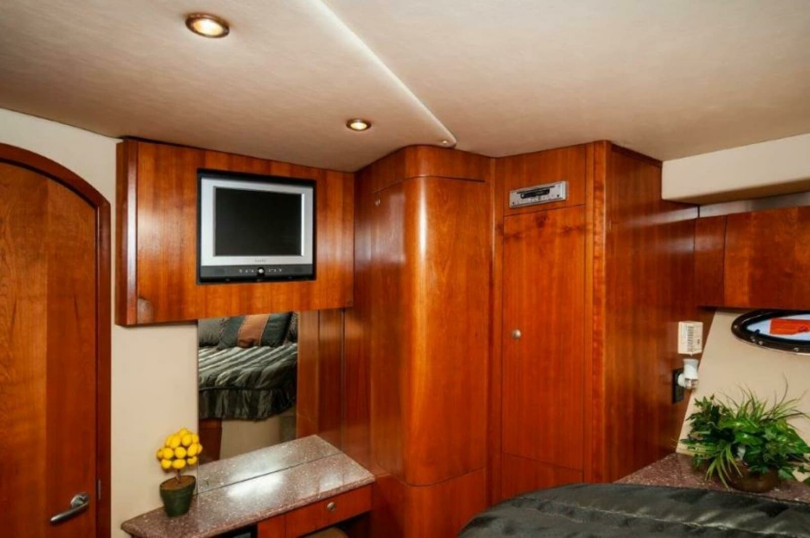 2006 Cruisers Yachts 477 Sport Sedan - Photo 15