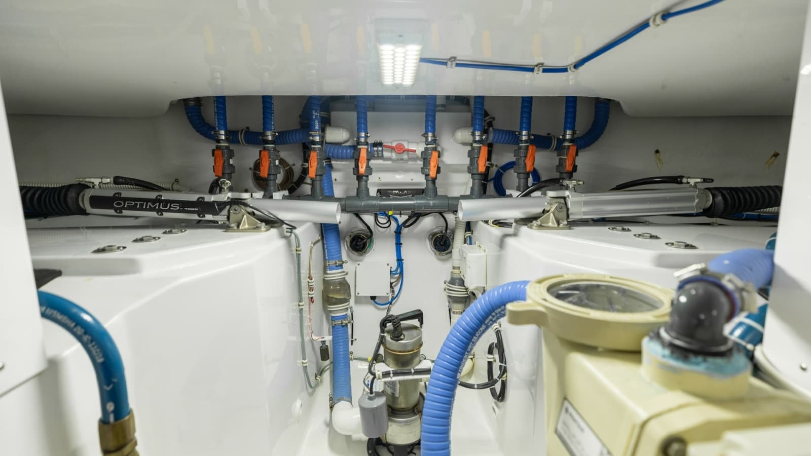 2021 Hatteras 65 GT - Photo 69