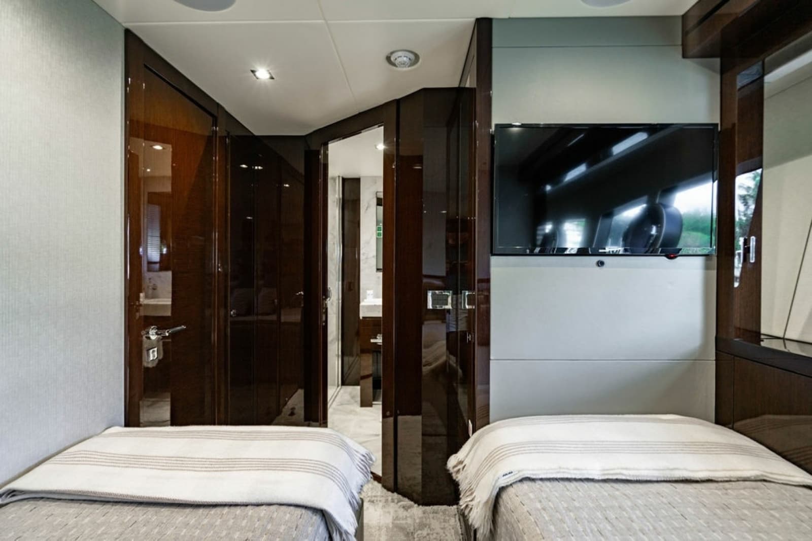 2019 Sunseeker 95 Motor Yacht - Photo 79