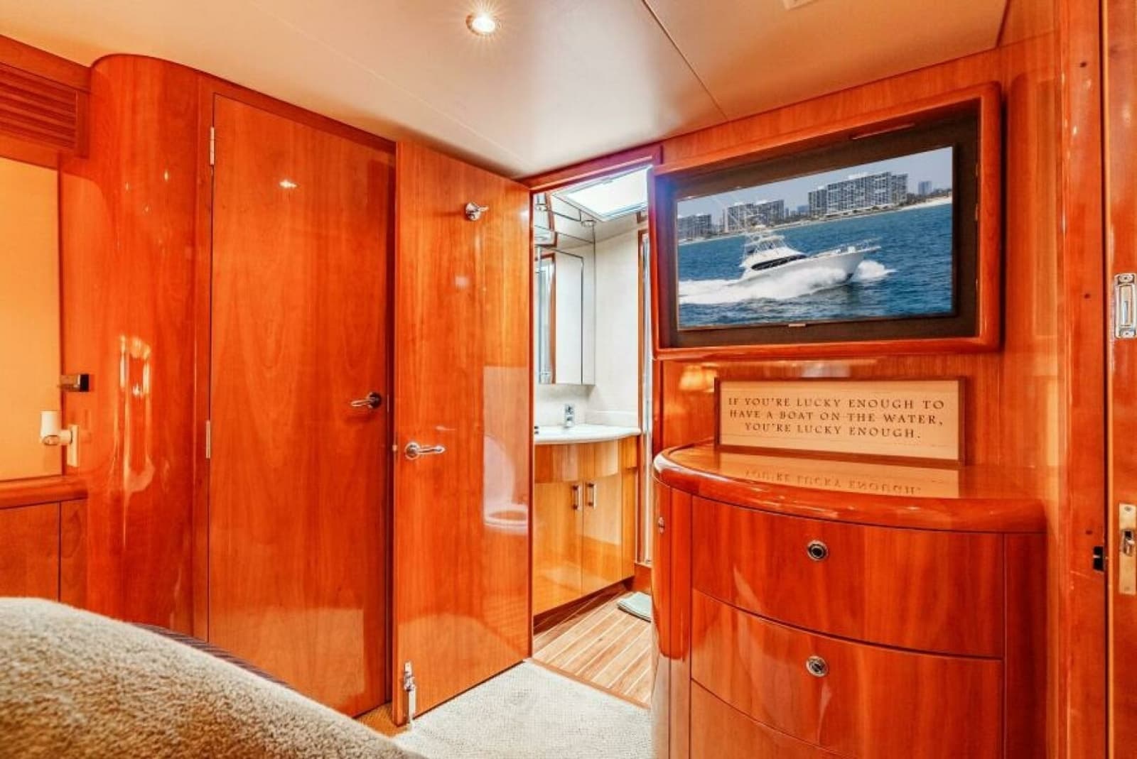 2004 Hatteras 54 Convertible - Photo 19