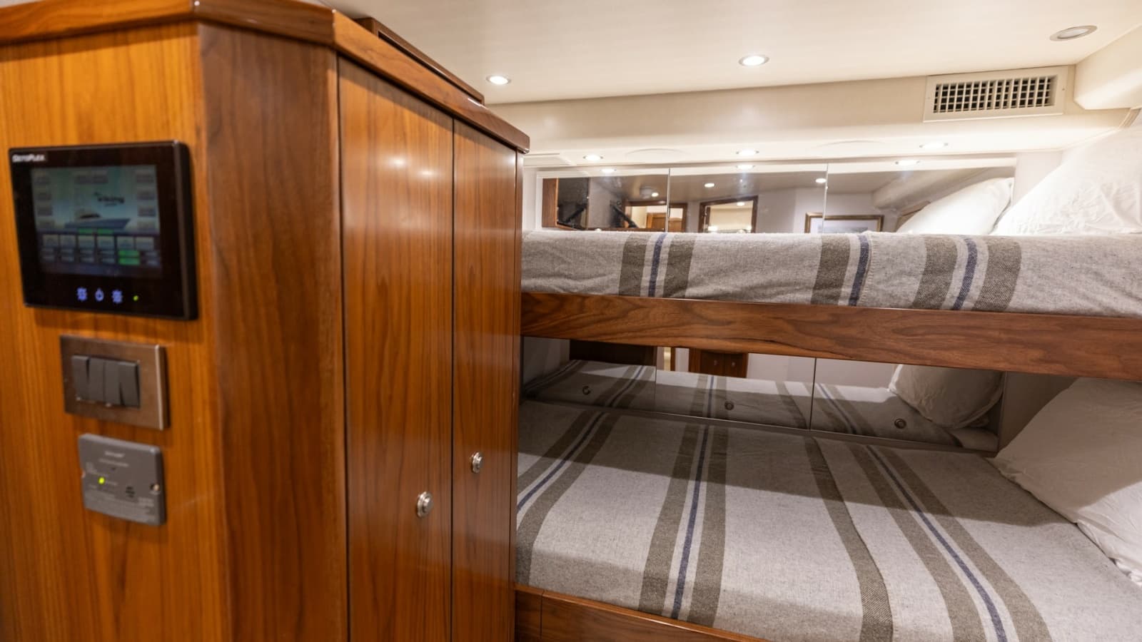 2022 Viking 68 Convertible - Photo 34