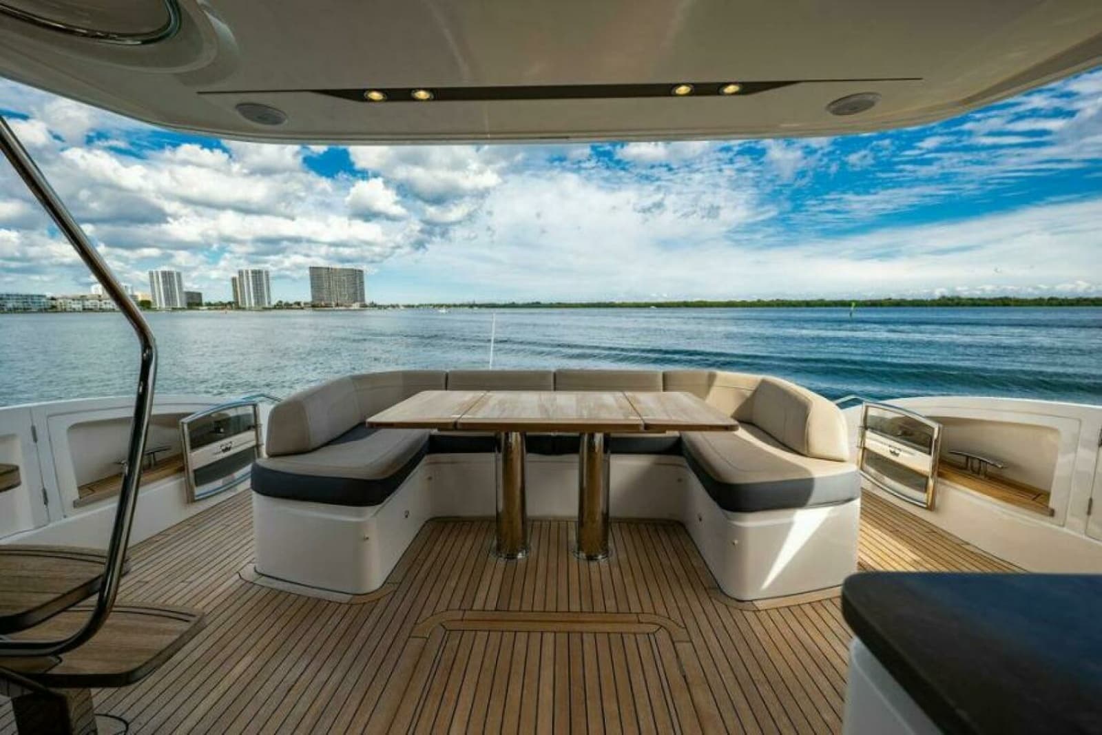 2016 Princess S65 - Photo 22