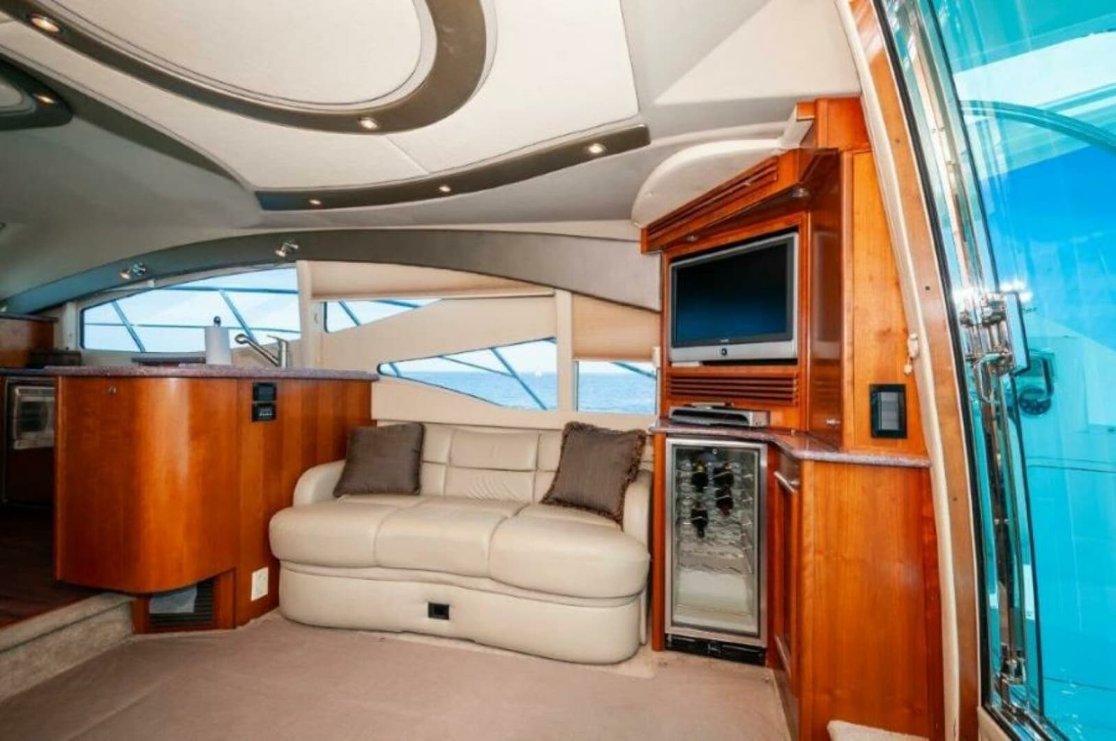 2006 Cruisers Yachts 477 Sport Sedan - Photo 4